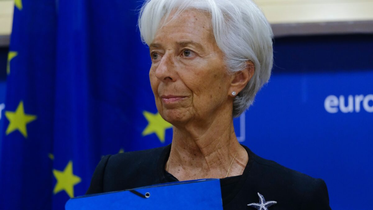 LAGARDE HAS ZERO POWER OVER BINANCE. SHE CALLED A PRIME MINISTER AND BANNED THEM FROM EUROPE ANYWAY